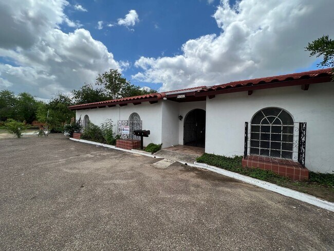 Primary Photo - 1717 Clark Blvd
