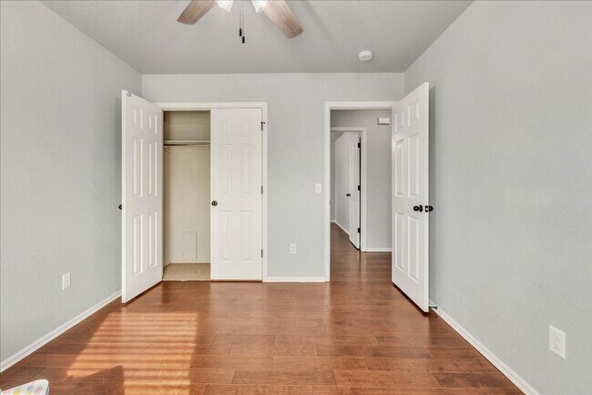 Building Photo - Lawn Care Included! 3 bed, 2 bath, 2 car