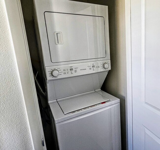 Building Photo - CIELO DR RANCHO CUCAMONGA 91739 (3 BED / 3.5 BATH)