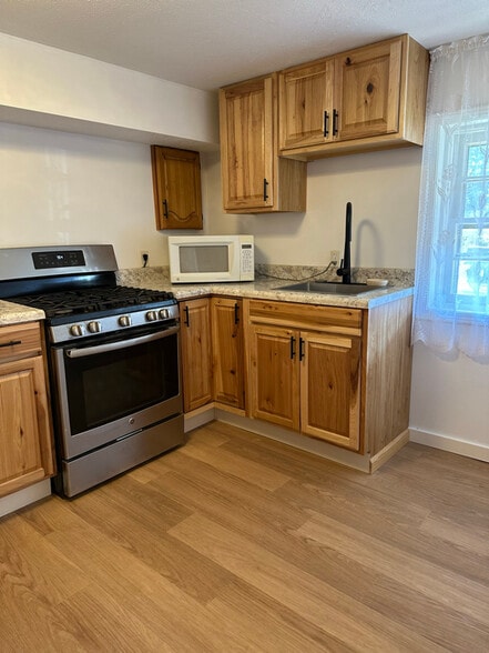 Primary Photo - 117 Vinewood Cir