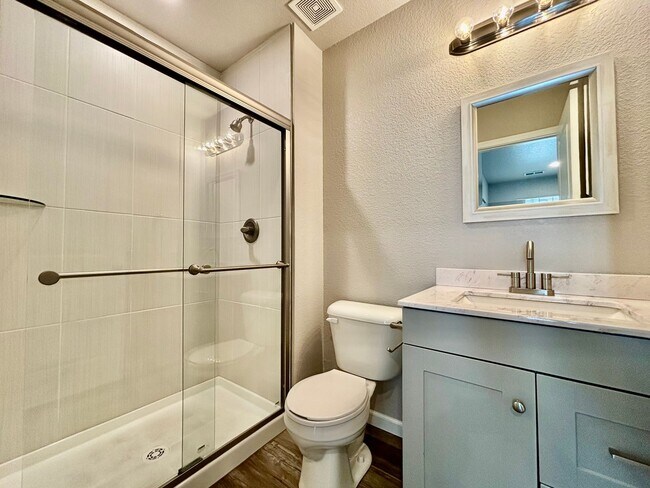 Building Photo - Charming Duplex in Prime Fort Collins Location!