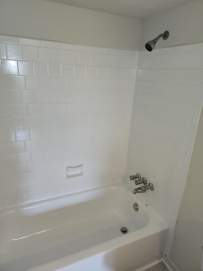 Building Photo - 3250 Strawberry Ln
