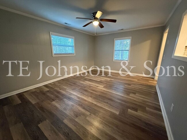 Building Photo - Modern Comfort with a Fenced Yard in Winston-Salem