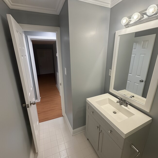 Building Photo - 290 Clisby Pl