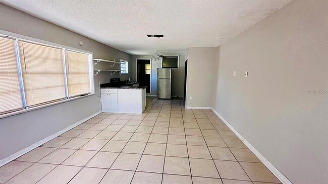 Building Photo - 1310 N Combee Rd