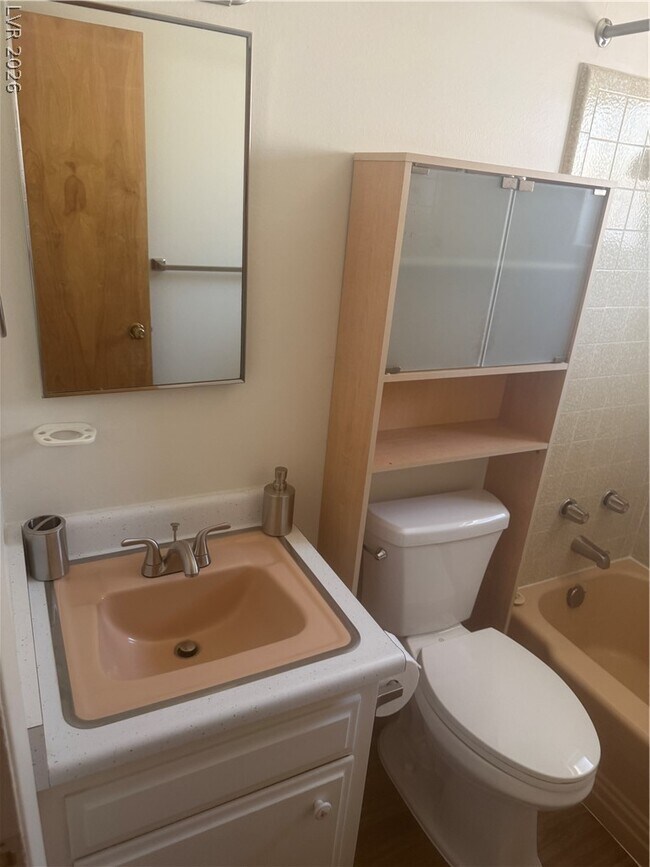 Building Photo - 820 A