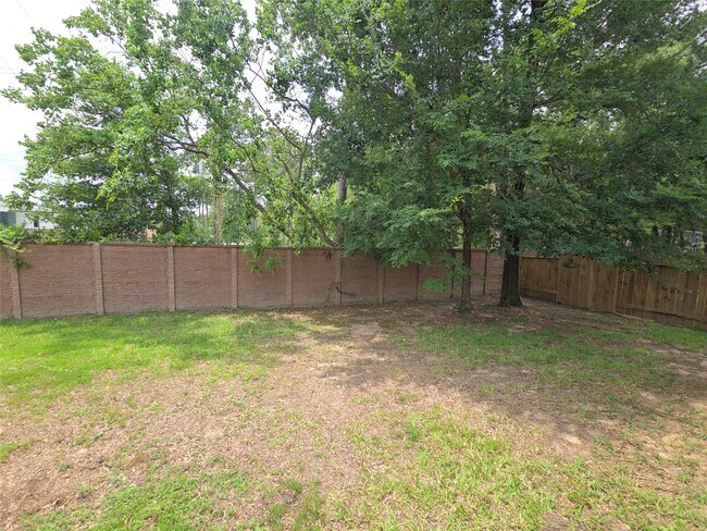 Building Photo - 810 Lightningbug Ln
