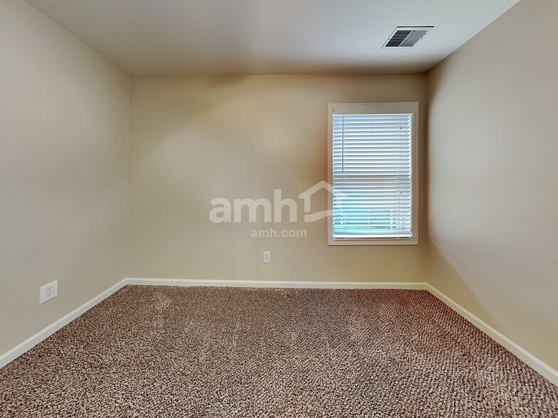 Building Photo - 128 Heartstone Cir