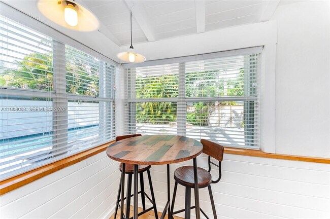 Building Photo - 2379 Overbrook St