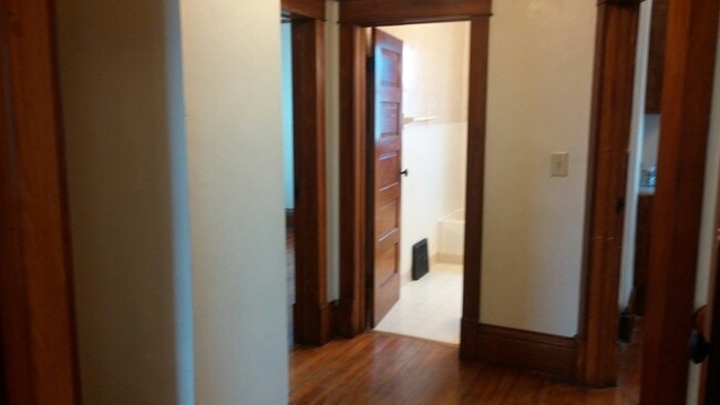 Building Photo - 1002 Burr