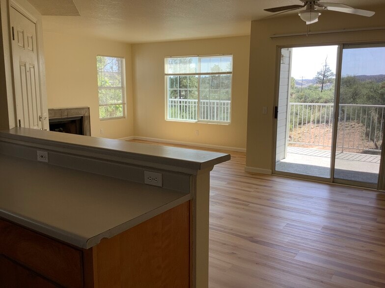 Building Photo - 604 N Bagby Dr
