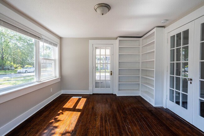 Building Photo - 20 Marion Ave