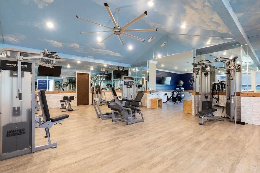 Building Photo - 305 Laredo Dr