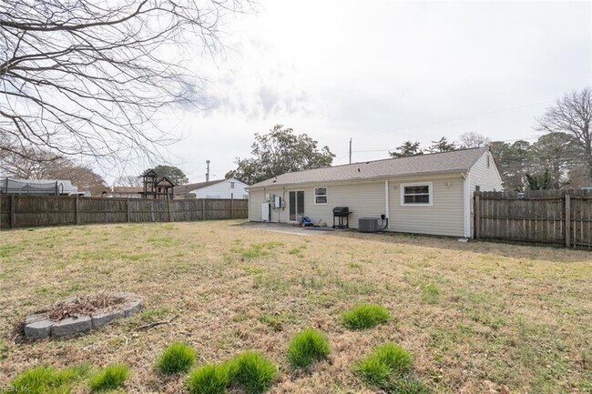 Building Photo - 3528 Chester St