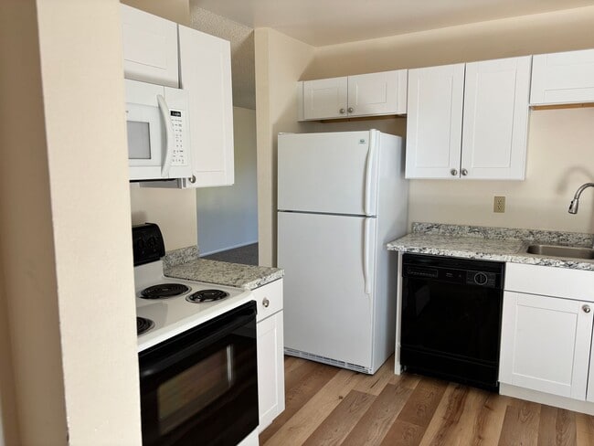 Building Photo - 2665 Scholl Dr