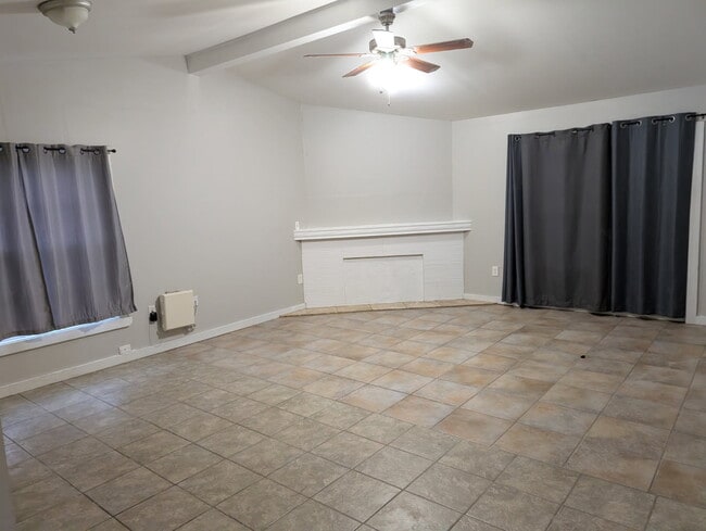 Building Photo - 714 59th Ave Dr W