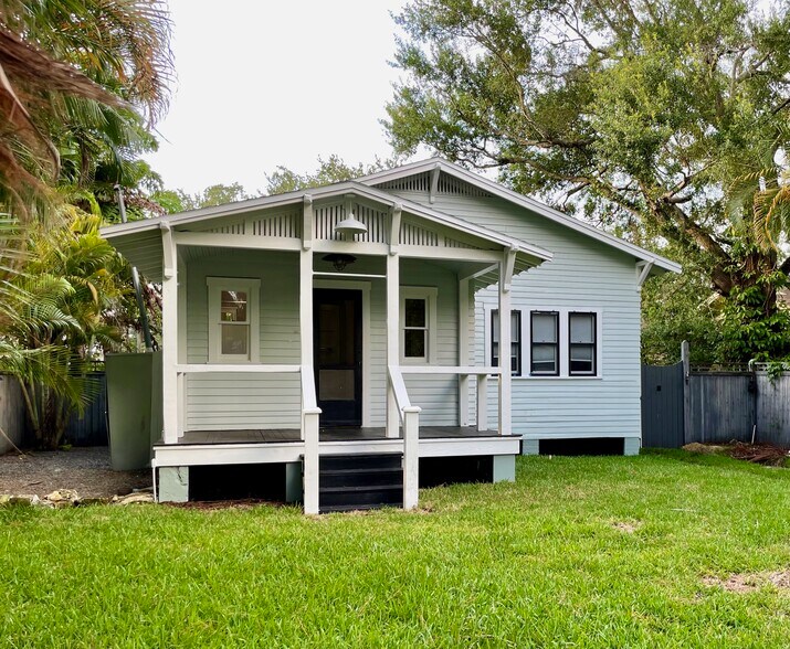 Back porch - 2114 W Marjory Ave