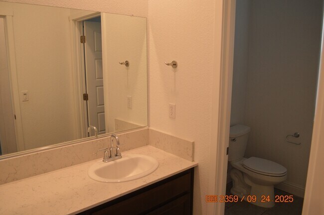 Building Photo - 2411 Urdaneta Way