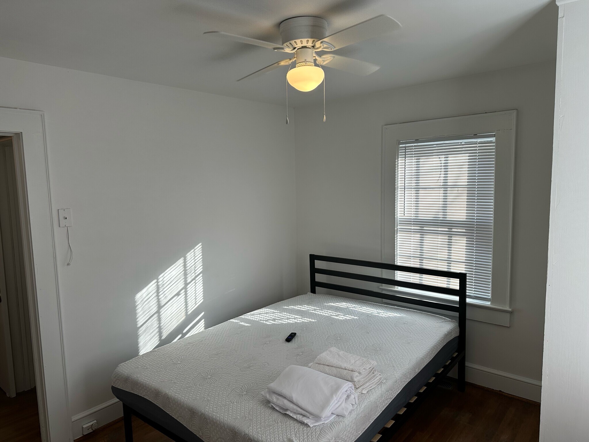 Building Photo - 1720 Roseland St