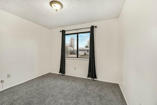 Building Photo - 24 Jaxson Dr