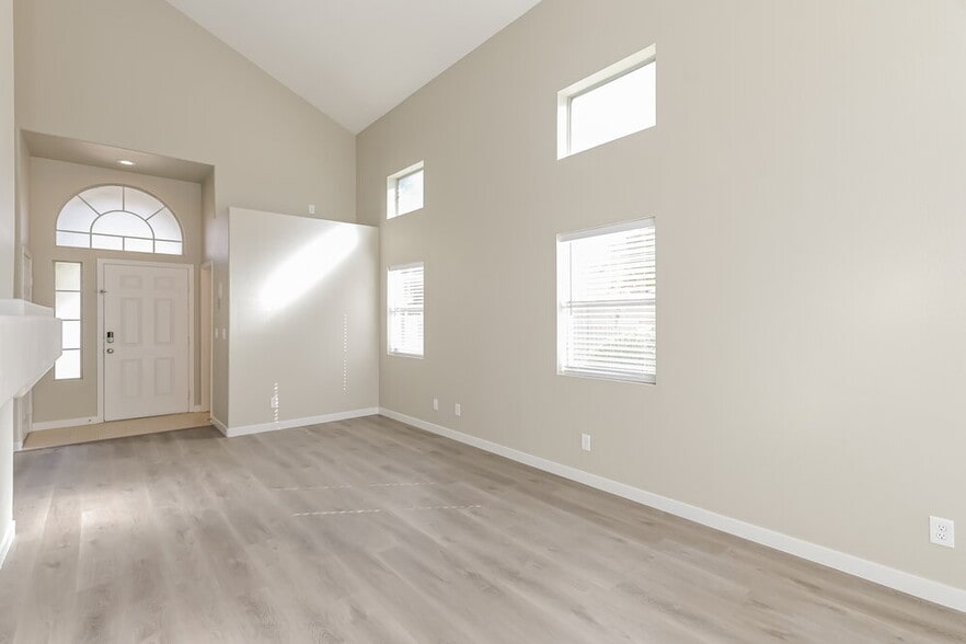 Building Photo - 2181 Hearts Club Dr