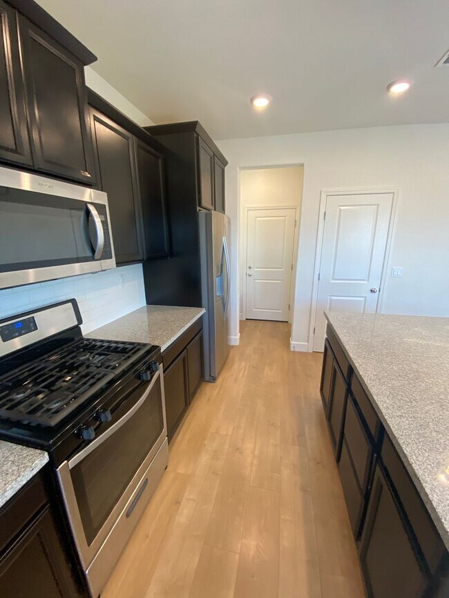 Building Photo - Beautifully upgraded Rocklin 4 Bedroom Home with Owned 15 Panel 5kwh Solar!