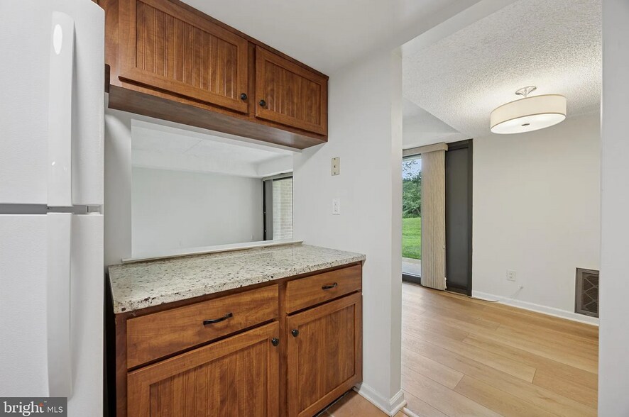 Building Photo - 42 Hermitage Dr