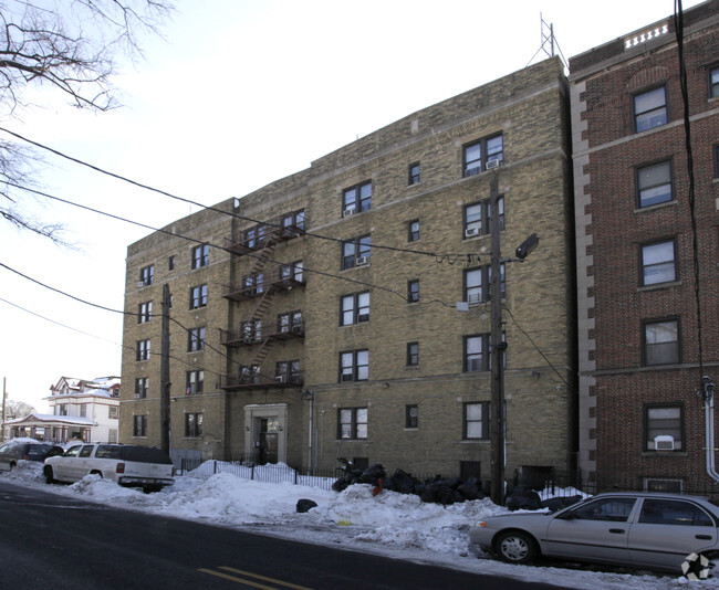 Primary Photo - Parkview Apartments