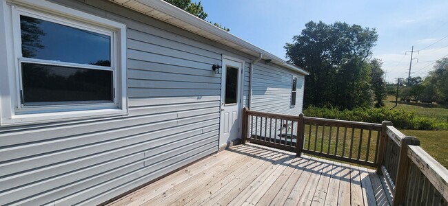 Building Photo - Right in the heart of Crossville *Complete...