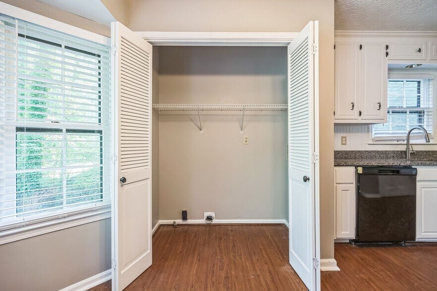 Building Photo - 240 Brandenburgh Cir