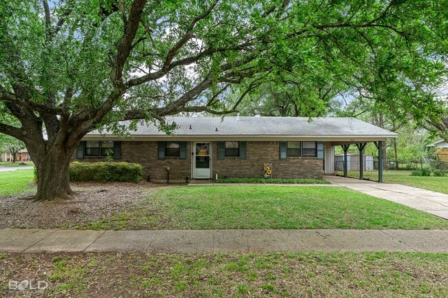 Building Photo - Check Out this 3 bed 2 bath!!