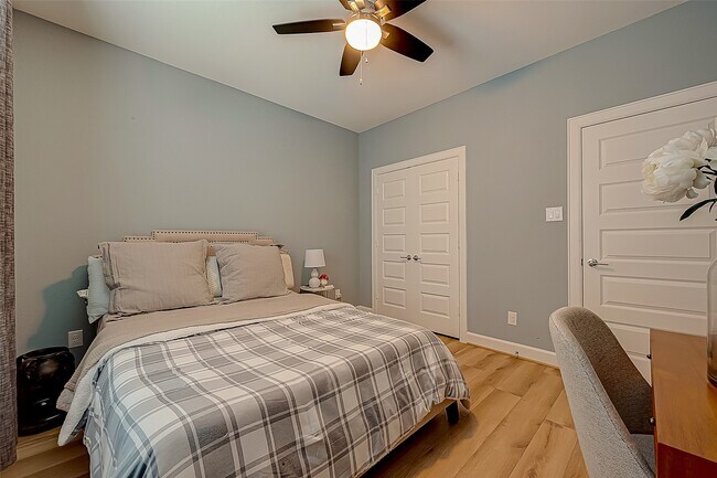 Building Photo - 909-A W 35th St