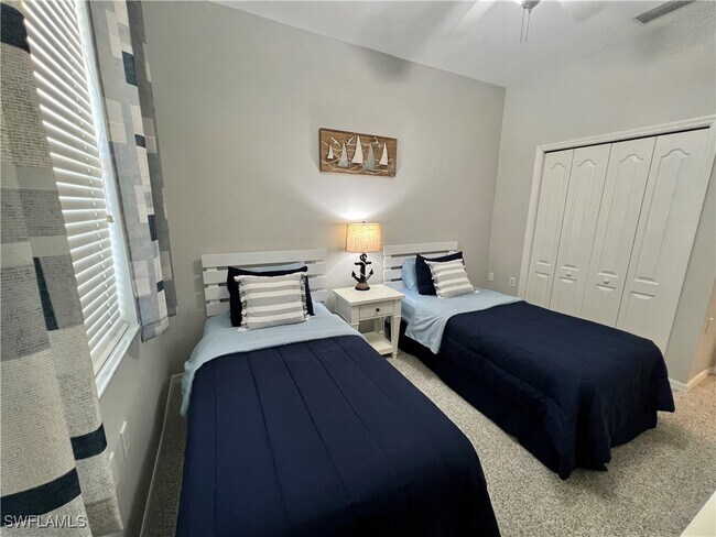 Building Photo - 8600 Cedar Hammock Cir