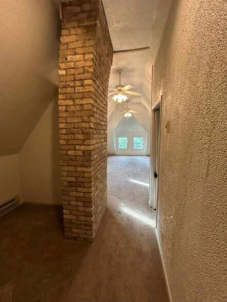 Building Photo - 1228 E Dayton St