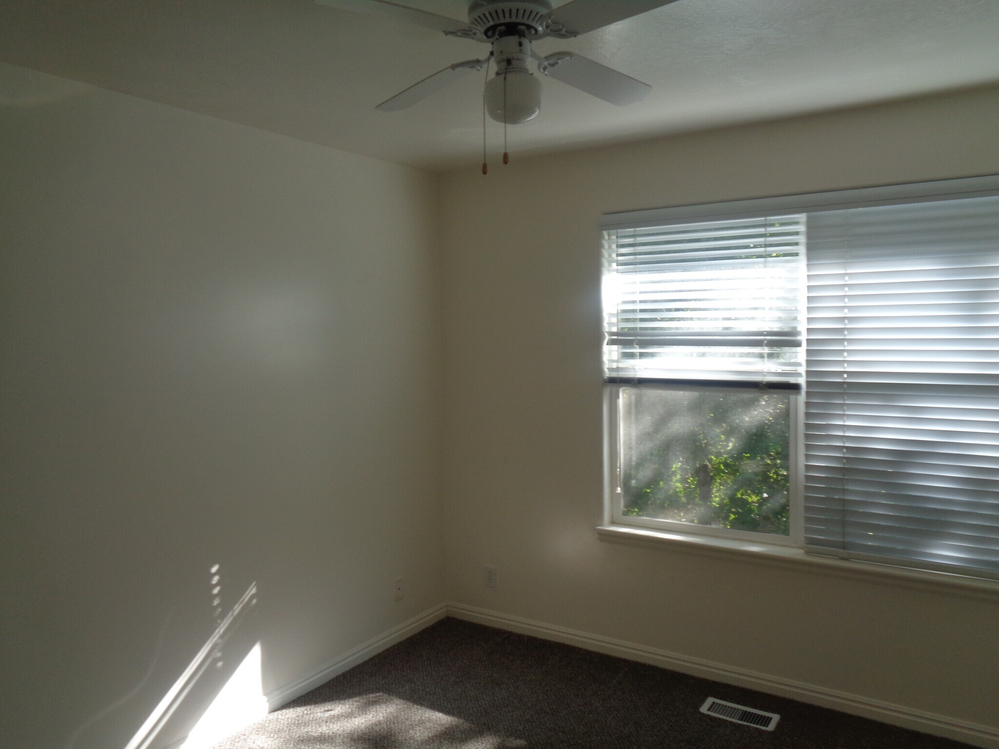 Building Photo - 3215 S 945 E