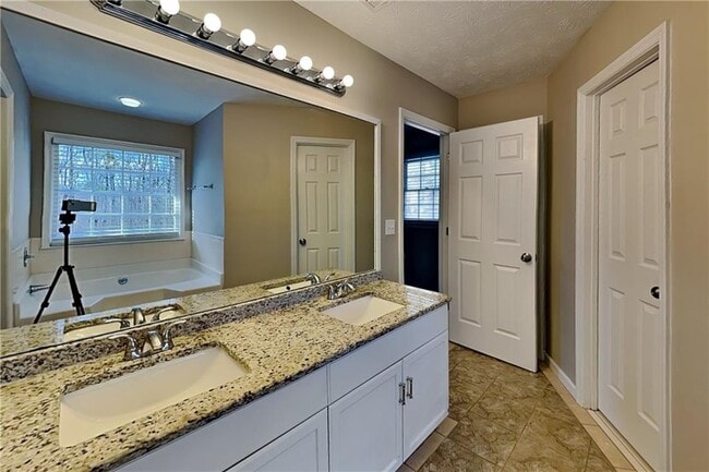 Building Photo - 1587 Casper Hill Dr