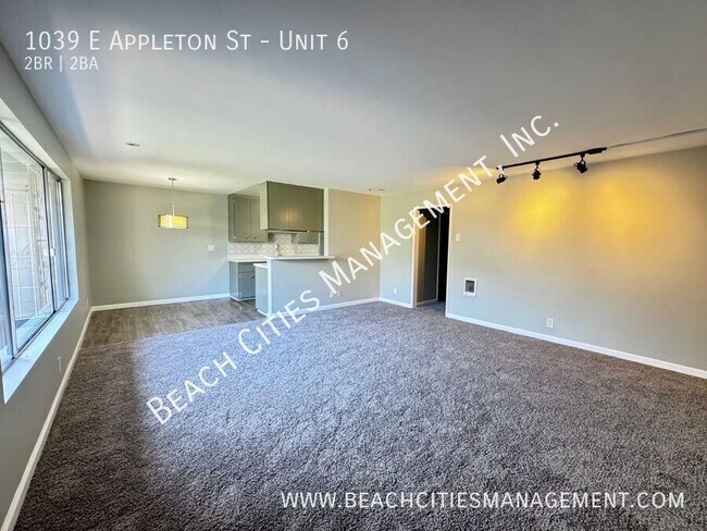 Building Photo - 1039 E Appleton St