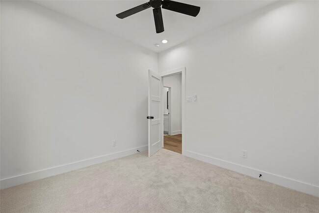 Building Photo - 8419 Venus St