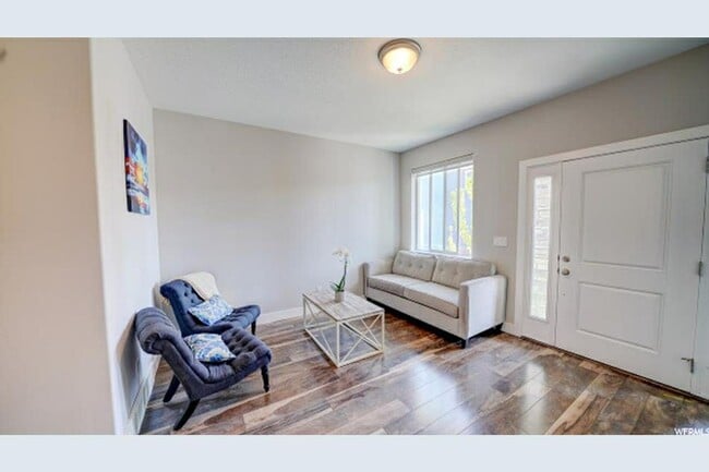 Building Photo - Beautiful 4 Bedroom Home in Midvale!