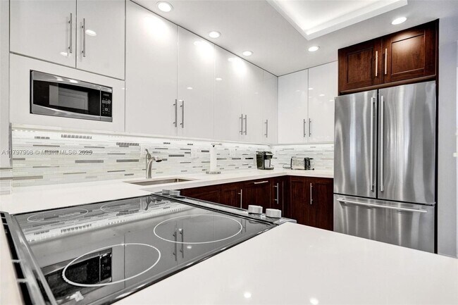 Building Photo - 450 Paradise Isle Blvd