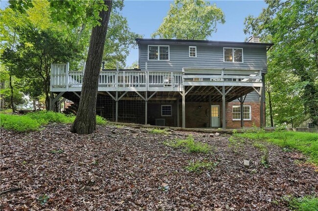 Building Photo - 2063 Six Branches Dr