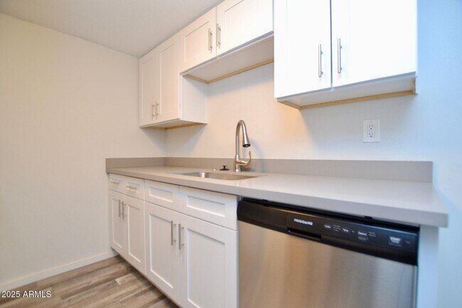 Building Photo - 44 E Roanoke Ave