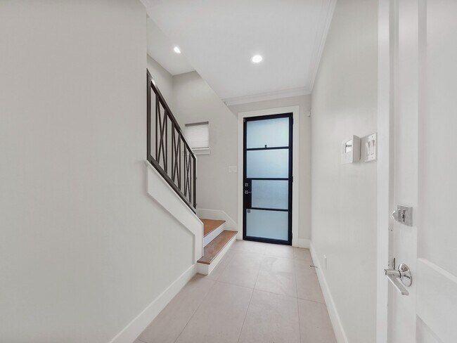 Building Photo - 1512 Thompson St