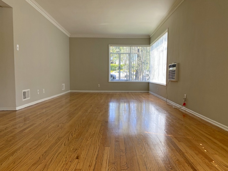 Building Photo - 4700 Los Feliz Blvd