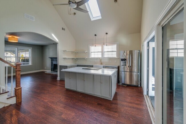 Building Photo - Newly Updated 4/3 in Howell Station w/ Ful...