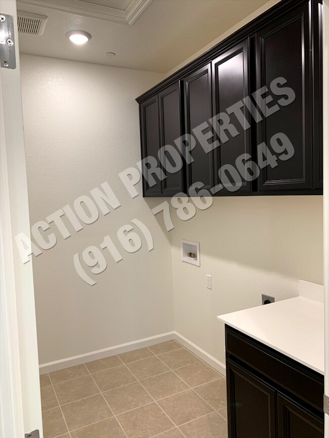 Building Photo - Rocklin Meritage Durango Subdivision - 2 Story 3 Bed, 2.5 bath - 1,833 sqft - NO HOA!