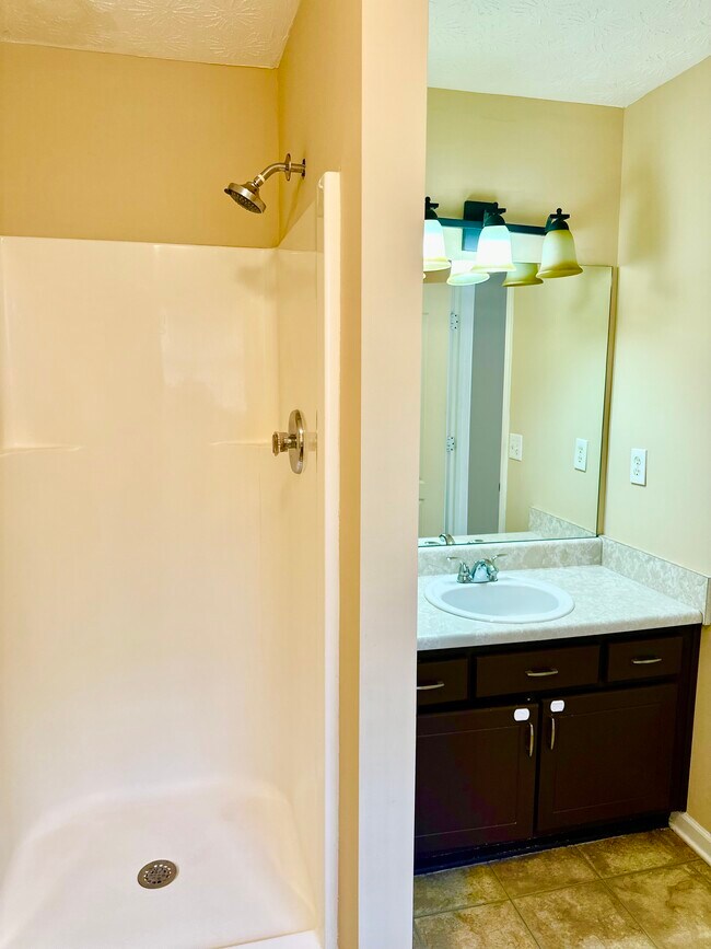 Building Photo - 4552 Latchwood Dr