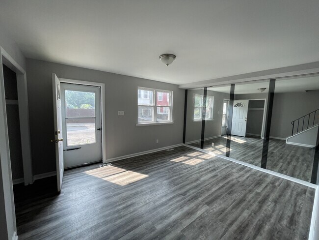 Building Photo - 261 E Haines St