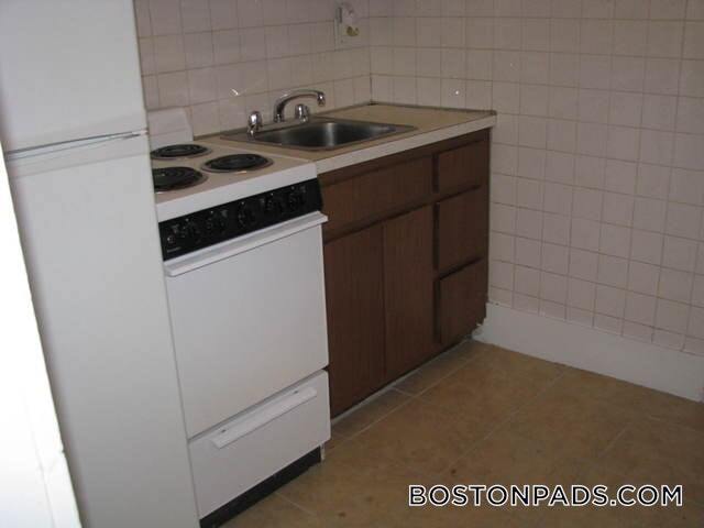 Building Photo - 136 Hemenway St