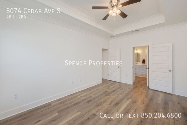 Building Photo - 807A Cedar Ave S